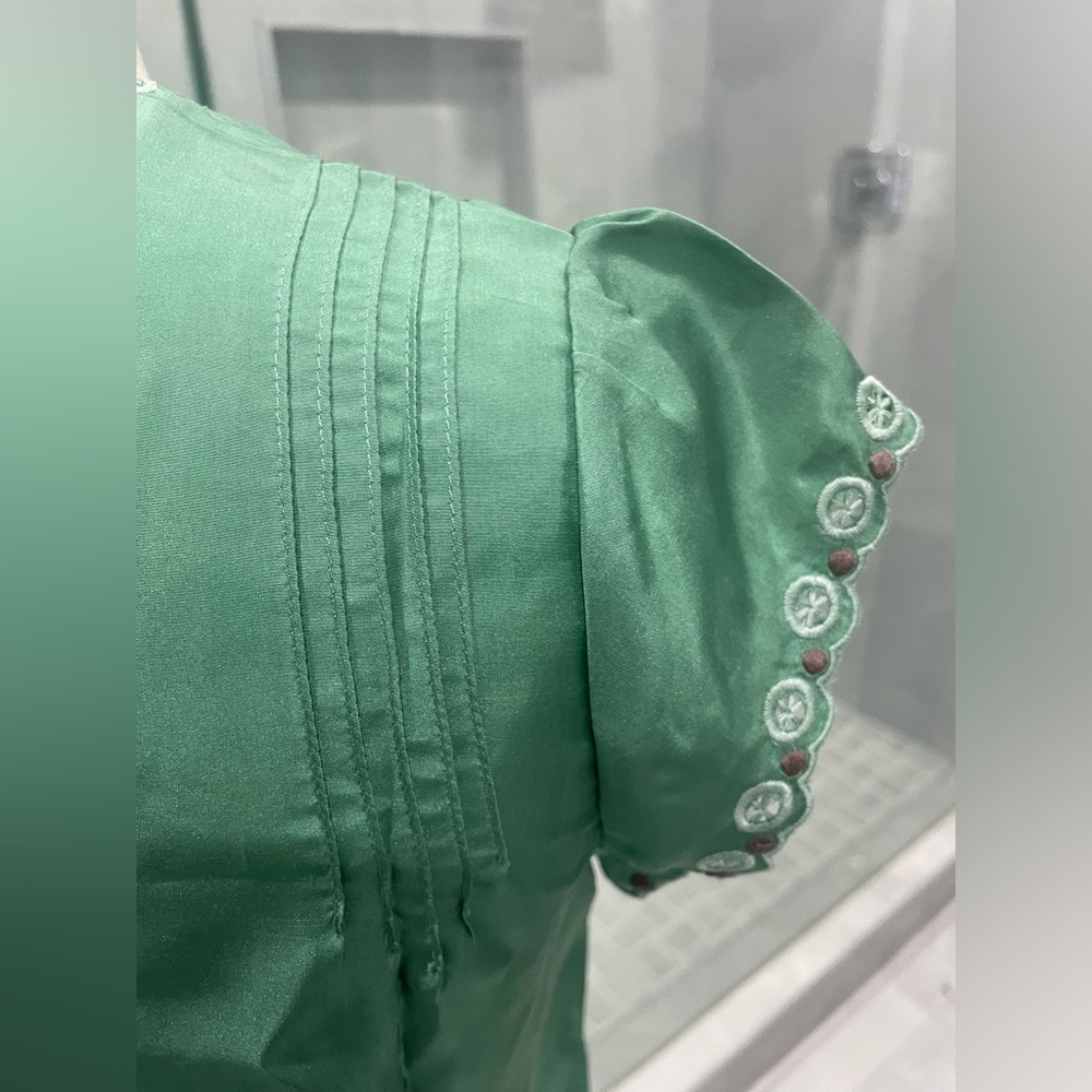BCBGMAXAZRIA GREEN SILK TOP SIZE SMALL - Picture 8 of 16